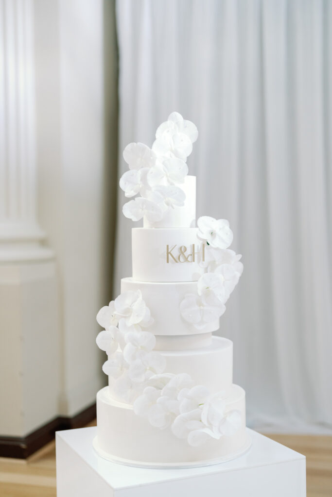 The cake at Kristen & Harry Fox's wedding