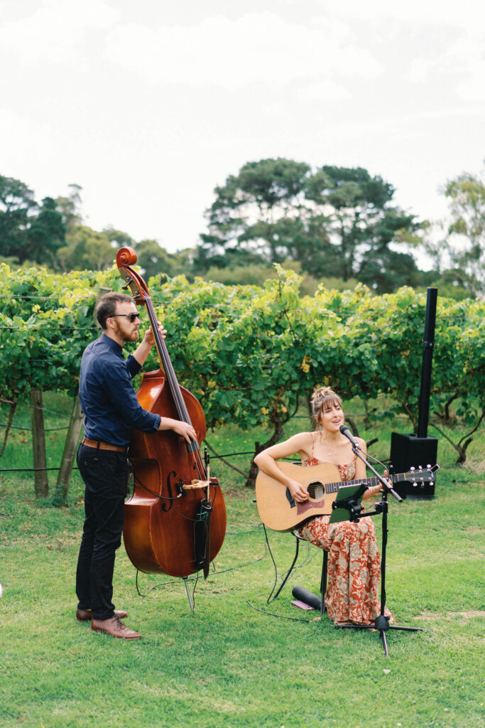 Acoustic duo, Tobi Tobi provide a unique sound to entertain guests at the ceremony